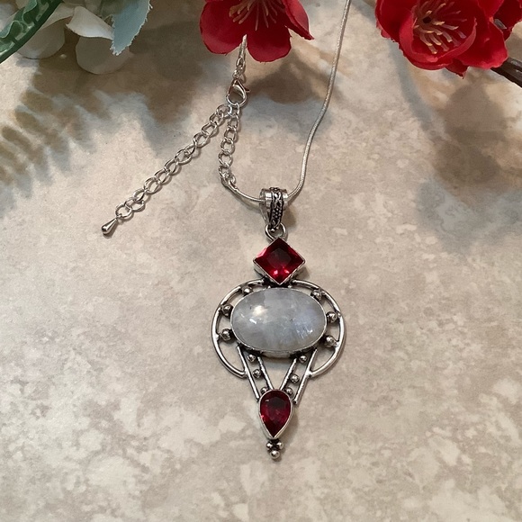 🌺 VICTORIAN MOONSTONE RED RUBY NECKLACE PENDANT CELTIC GEM CRYSTAL VAMPIRE CHIC - Picture 9 of 10